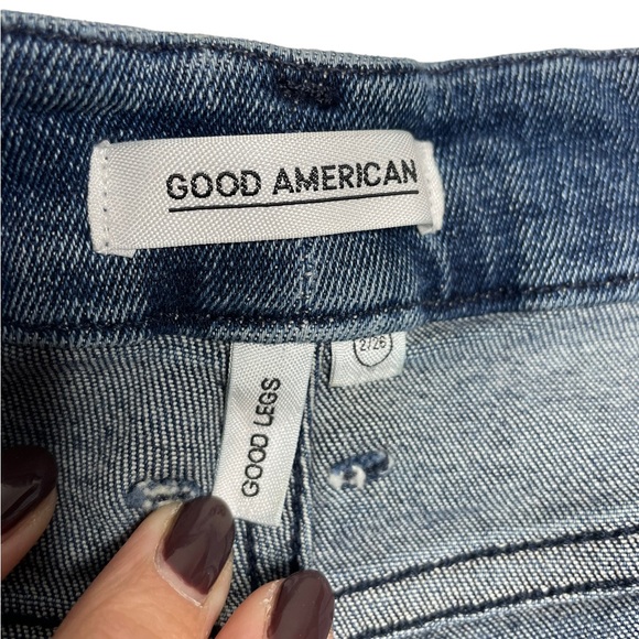 Good American | Good Legs Frayed Hem in Blue 430 26/2 - Picture 8 of 9